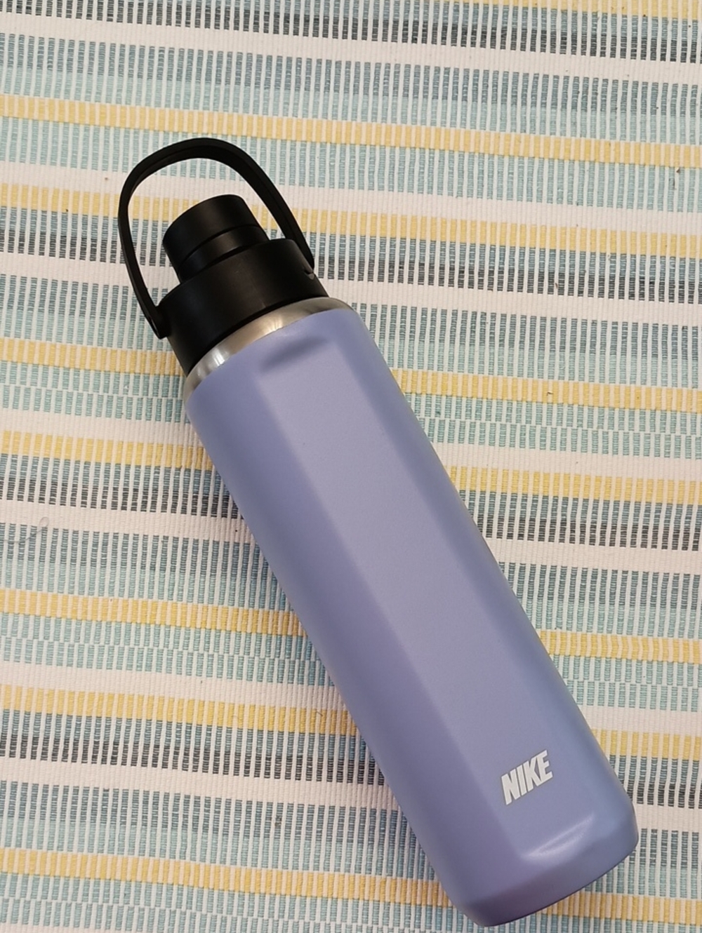 Nike Lavender Purple Insulated Water Bottle with Black Lid